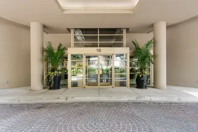 18 Lower Village Gate 108, Toronto, On M5p 3m1