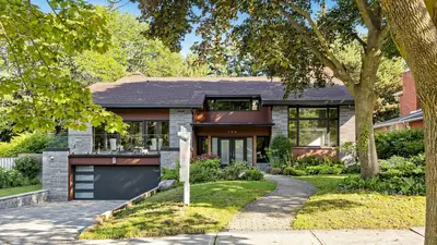 136 Denlow Boulevard, Toronto, On M3b 3j2