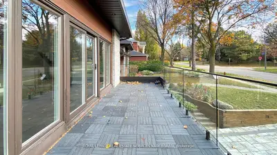 136 Denlow Boulevard, Toronto, On M3b 3j2