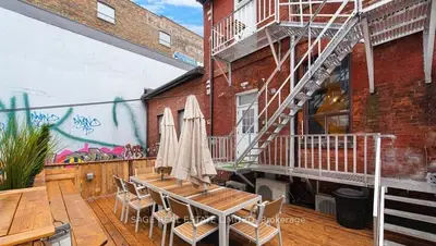 Att/Row/Townhouse in Toronto