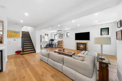 115 Robinson Street, Toronto, On M6j 1m1
