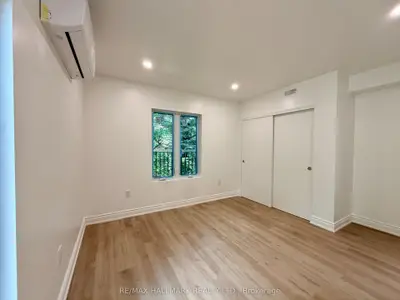 48r Bradgate Road, Toronto, On M3b 1j8