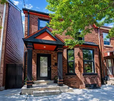 Att/Row/Townhouse in Toronto