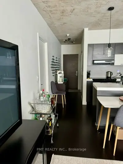 55 Stewart Street 613, Toronto, On M5v 2v1