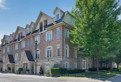 Att/Row/Townhouse in Toronto