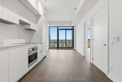 25 Frederick Todd Way 1001, Toronto, On M4g 0c6