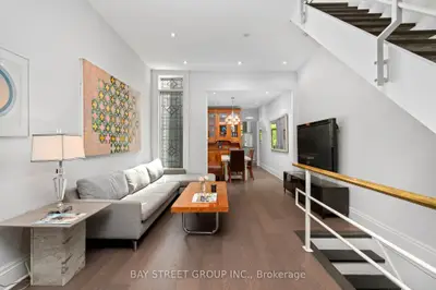 236 Seaton Street, Toronto, On M5a 2t4
