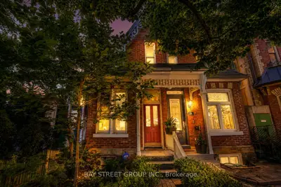 236 Seaton Street, Toronto, On M5a 2t4