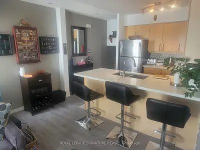 12 Sudbury Street 212, Toronto, On M6j 3w7