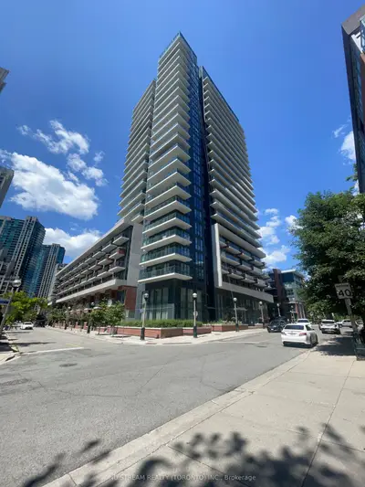 38 Iannuzzi Street 207, Toronto, On M5v 0s2