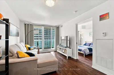 Condo Apartment in Toronto