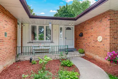 9 Bunty Lane, Toronto, On M2k 1w4