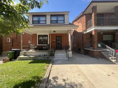 366 Lauder Avenue 2nd Floor, Toronto, On M6e 3h8