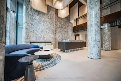 91 Montclair Avenue 702, Toronto, On M5p 0b1