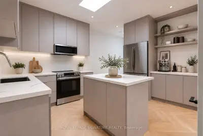 390 Palmerston Boulevard Laneway, Toronto, On M6g 2n6