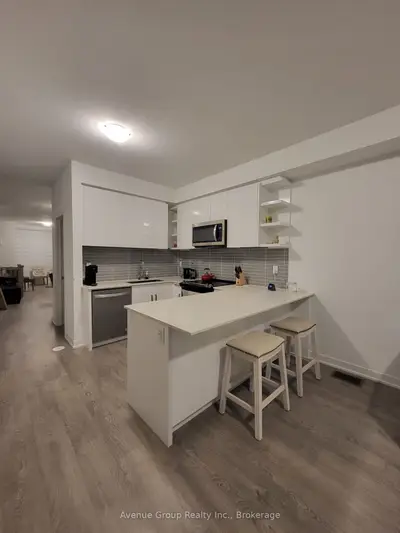 60 Hooyo Terrace, Toronto, On M6a 0e2