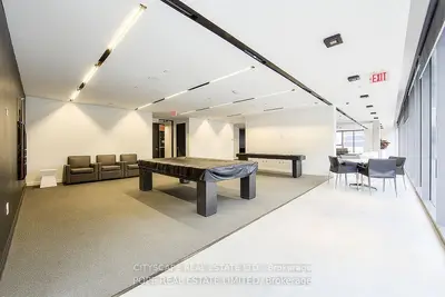 32 Trolley Crescent 1223, Toronto, On M5a 0e9