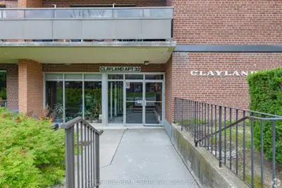 32 Clayland Drive 512, Toronto, On M3a 2a5