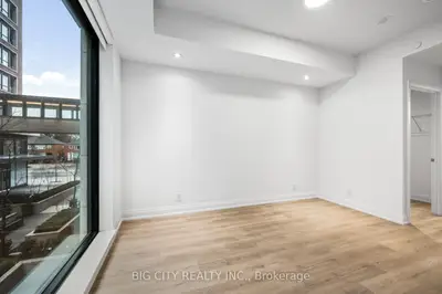 36 Brentcliffe Road M04, Toronto, On M4g 0e1