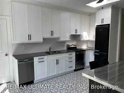 1065b St Clair Avenue W, Toronto, On M6e 1a6