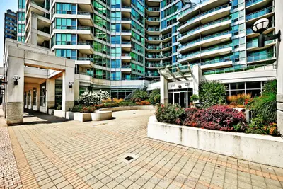 230 Queens Quay W Quay 618, Toronto, On M5j 2x1