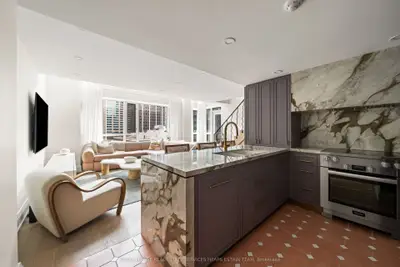 80 Cumberland Street 710, Toronto, On M5r 3v1