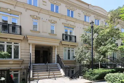88 Carr Street 19, Toronto, On M5t 1b7