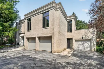 12 Tudor Gate, Toronto, On M2l 1n4