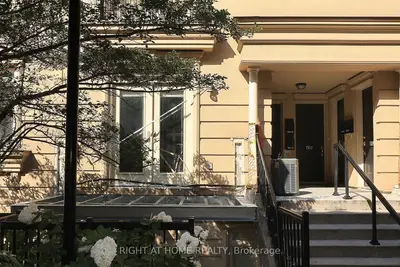 78 Carr Street Th12, Toronto, On M5t 1b7