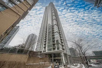 35 Mariner Terrace 1801, Toronto, On M5v 3v9
