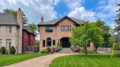 20 Blaine Drive, Toronto, On M3b 2g4