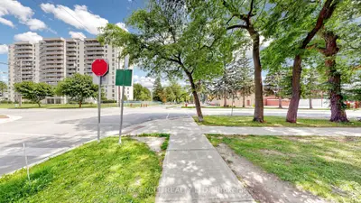 1101 Steeles Avenue W Ph103, Toronto, On M2r 3w5