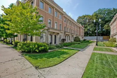 20 Hargrave Lane 12, Toronto, On M4n 0a4