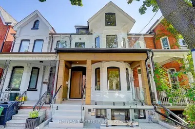Att/Row/Townhouse in Toronto