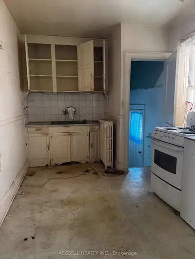 350 Belsize Drive, Toronto, On M4s 1n1