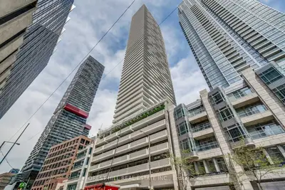 2221 Yonge Street 5610, Toronto, On M4s 2b4