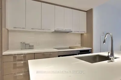 488 University Avenue 4208, Toronto, On M5g 0c1