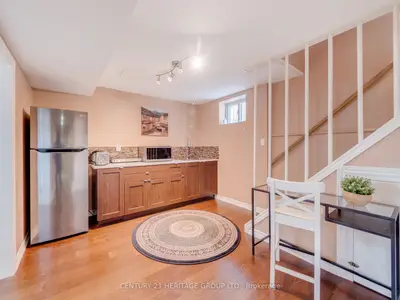97 Allingham Gardens Room B, Toronto, On M3h 1x9