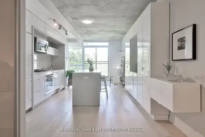 Condo Apartment in Toronto