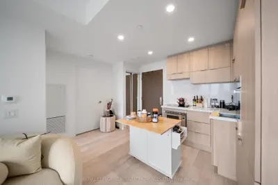 39 Roehampton Avenue 4207, Toronto, On M4p 0g1