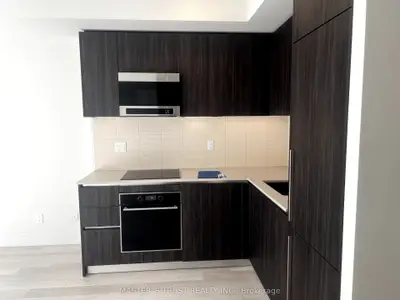 8 Cumberland Street 1105, Toronto, On M4w 0b6