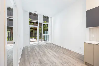 8 Tippett Road 105, Toronto, On M3h 0e7