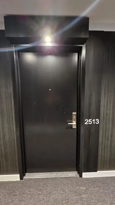 20 Edward Street 2513, Toronto, On M5g 0c5