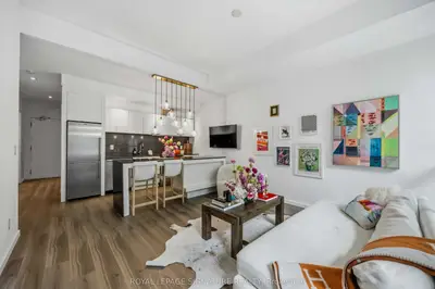 8 Charlotte Street 202, Toronto, On M5v 0k4