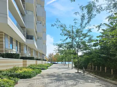 118 Merchants' Wharf 214, Toronto, On M5a 0l3