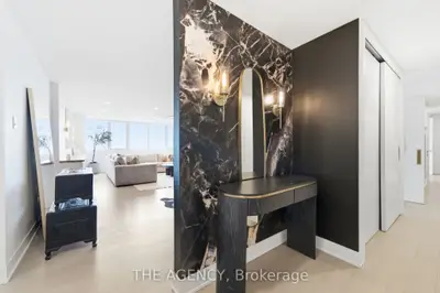256 Jarvis Street 15c, Toronto, On M5b 2j4