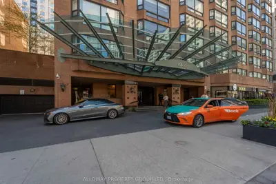 1166 Bay Street 1305, Toronto, On M5s 2x8