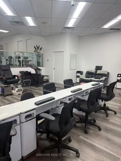 6a Yonge Street, Toronto, On M5j 2t5