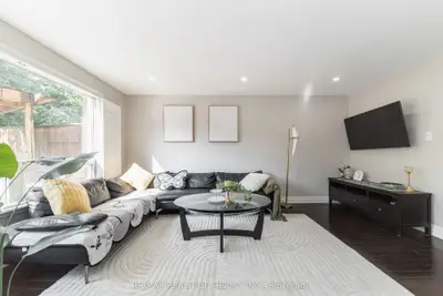 2 Lynedock Crescent, Toronto, On M3a 2a8