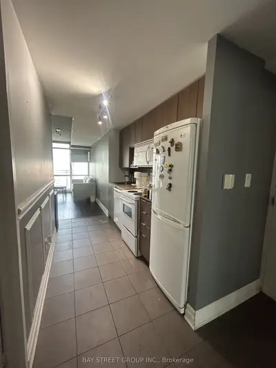 11 Brunel Court 1905, Toronto, On M5v 3y3